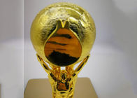 كأس كأس مخصص لامعة مطلية بالذهب مع التمثال عقد تصميم الكرة