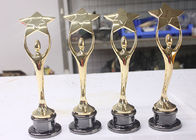 جوائز الكأس المخصصة نوع لامعة الذهب / البرونزية / الفضة مطلي اختياري