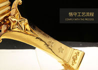 لامعة مطلية بالذهب كأس الكأس الراتنج للفائزين شعار مخصص مقبولة