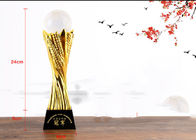 راتنج مخصص كأس الكأس مع كرة بلورية لجائزة نهاية العام لكرة القدم