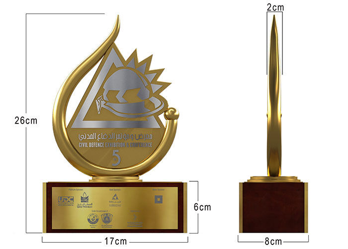 المشاريع مخصص المعادن الجوائز لامعة مطلية بالذهب مع شعار منقوش